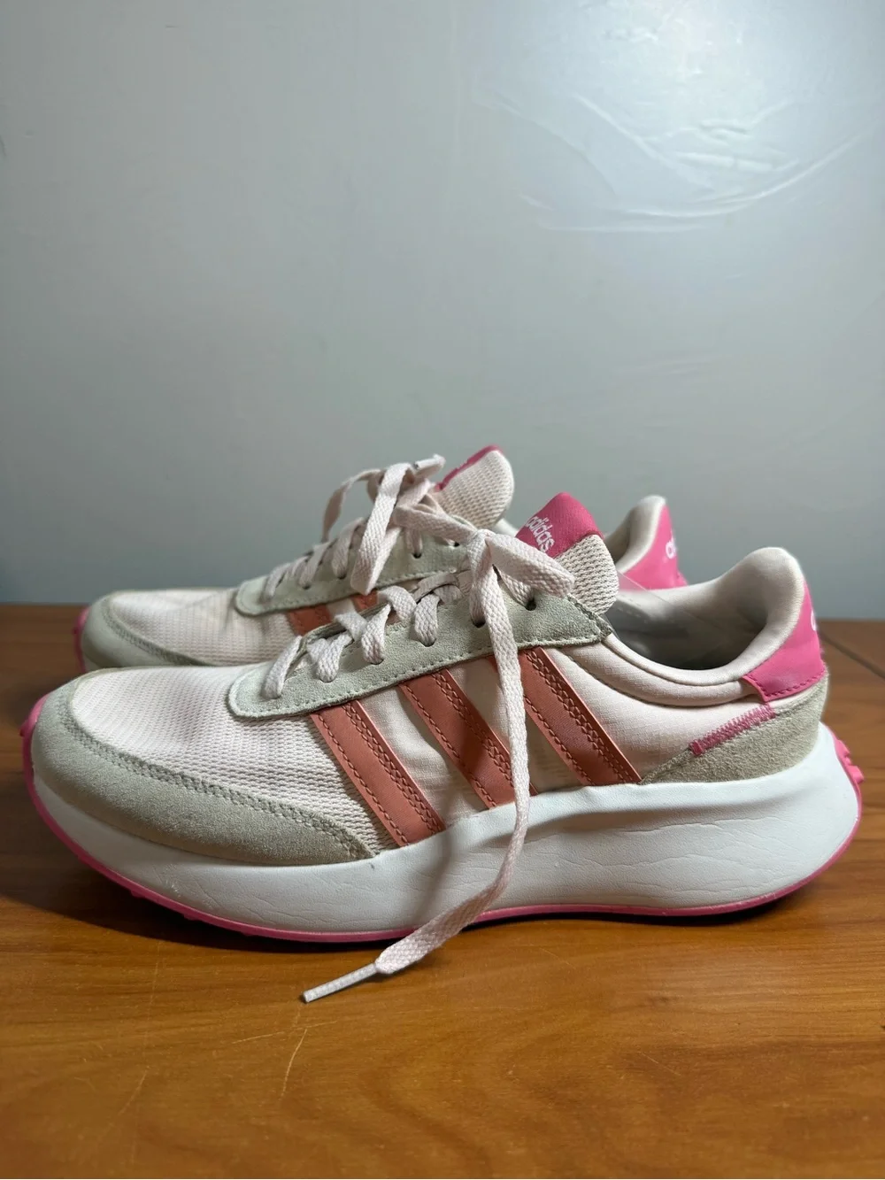 adidas Women's Run 70s 